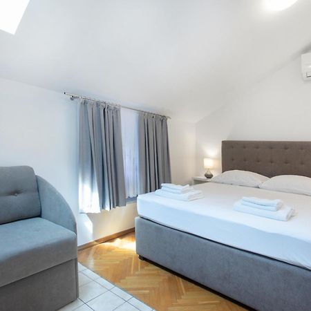 Apartmaji Pri Perotu Ізола Екстер'єр фото