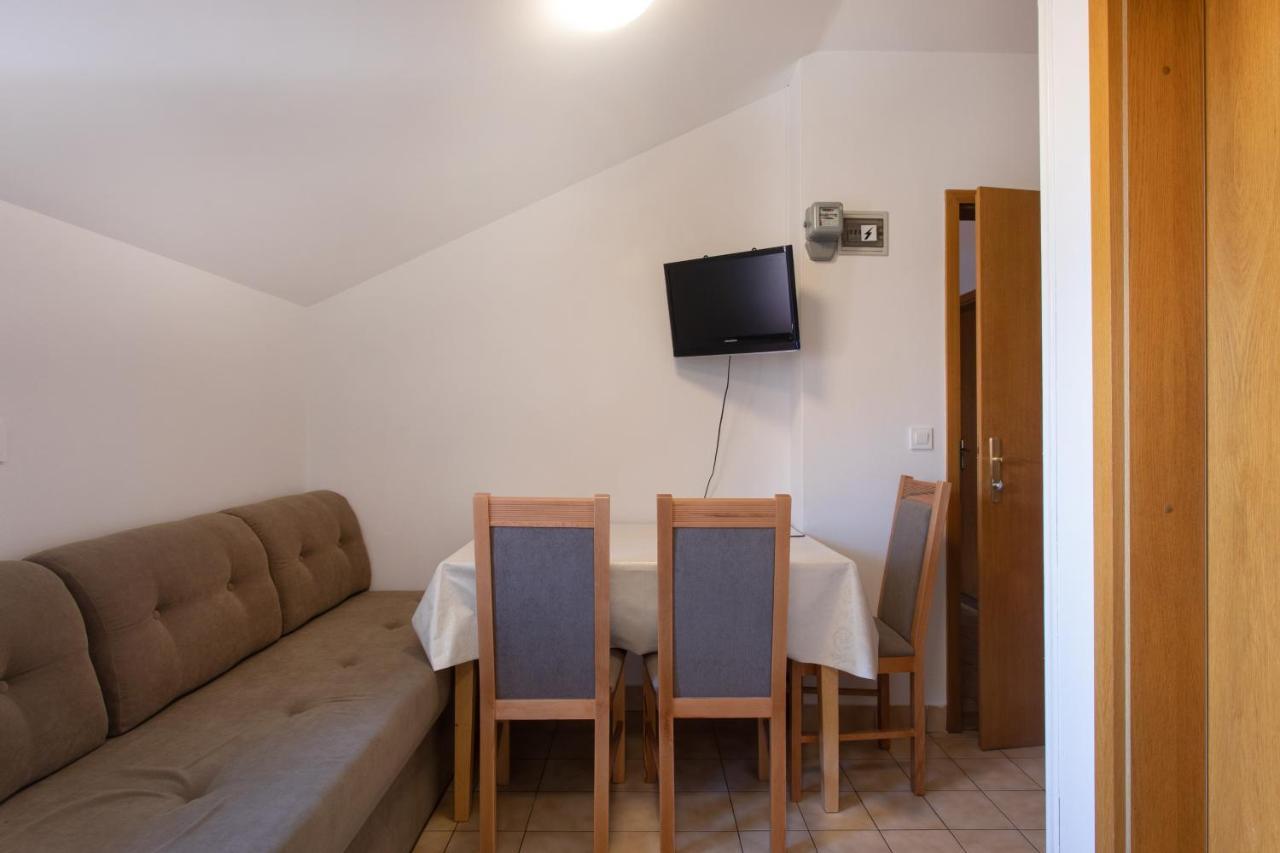 Apartmaji Pri Perotu Ізола Екстер'єр фото