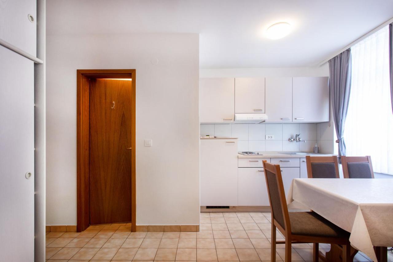 Apartmaji Pri Perotu Ізола Екстер'єр фото