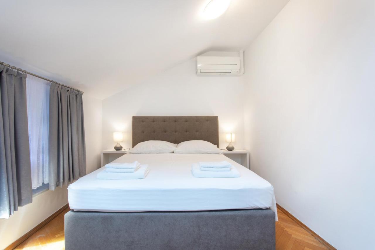 Apartmaji Pri Perotu Ізола Екстер'єр фото