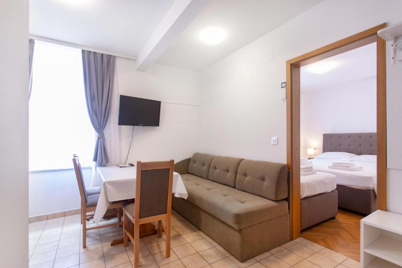 Apartmaji Pri Perotu Ізола Екстер'єр фото