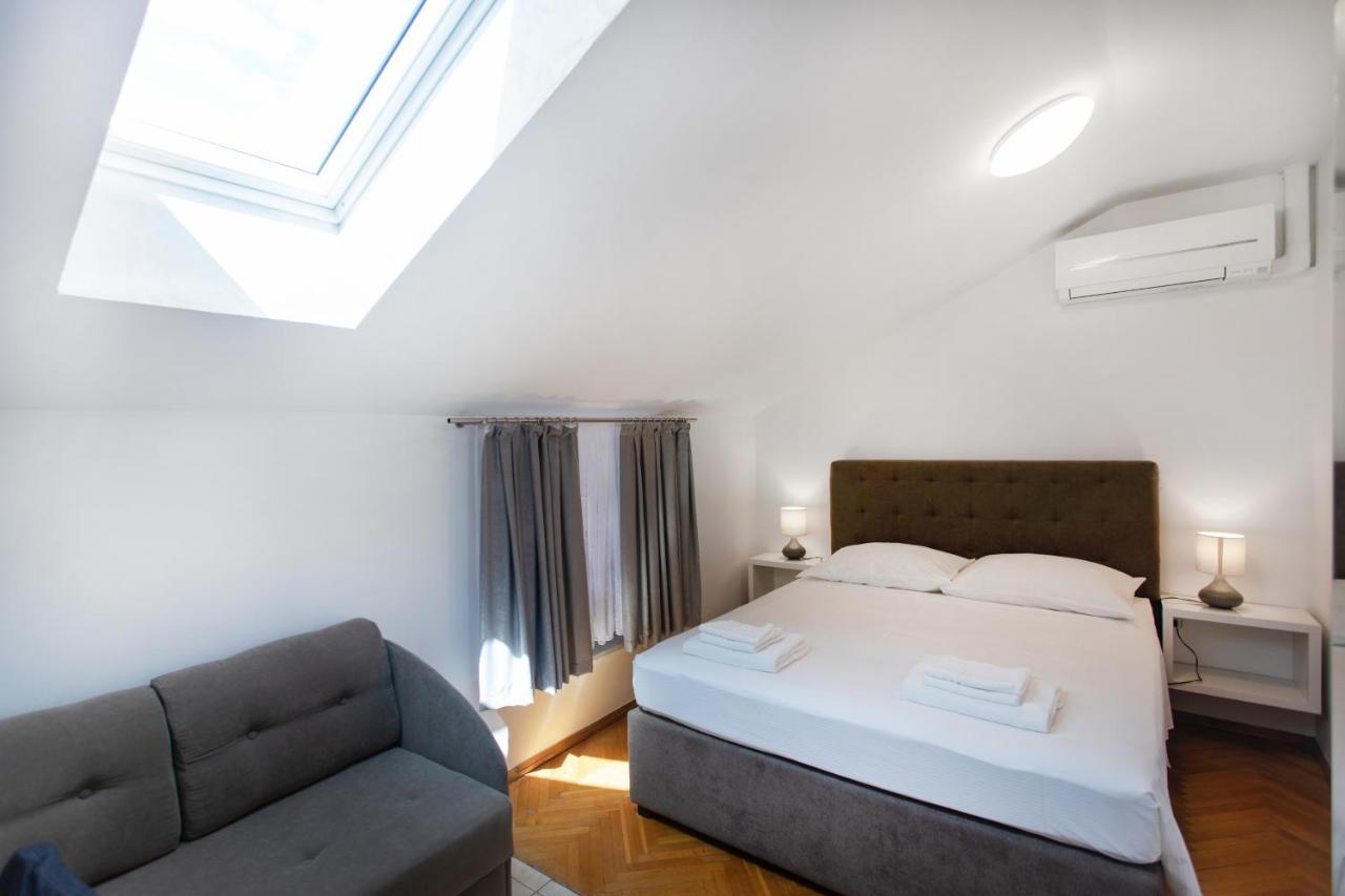Apartmaji Pri Perotu Ізола Екстер'єр фото