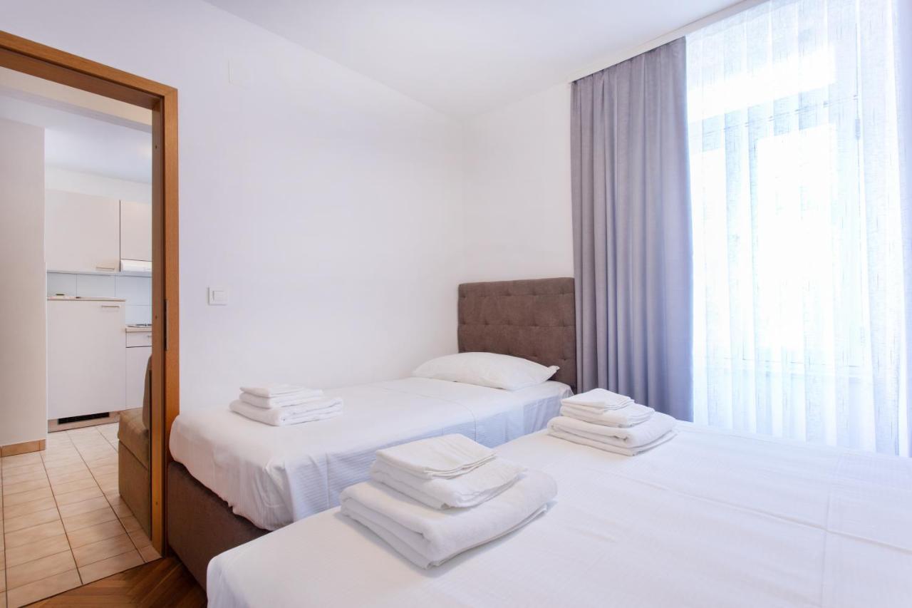 Apartmaji Pri Perotu Ізола Екстер'єр фото