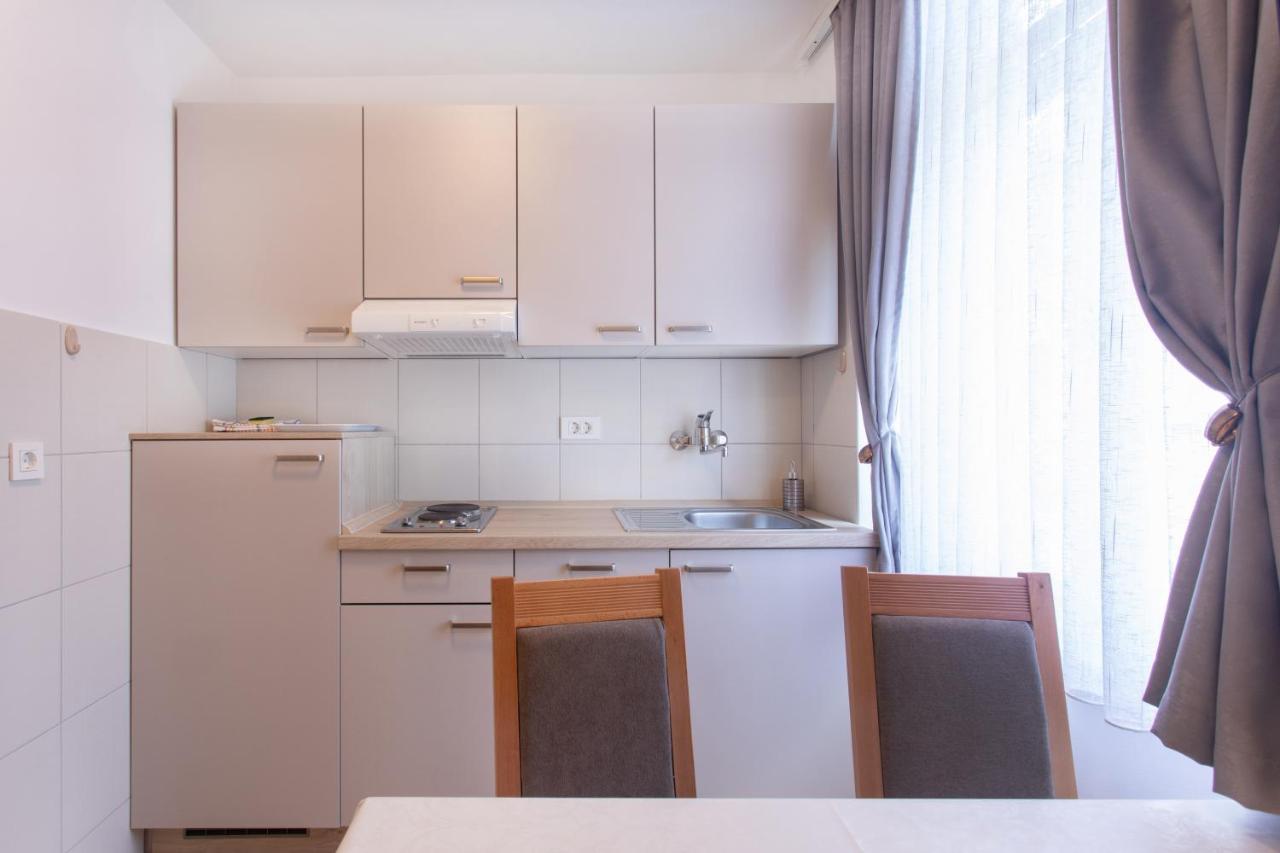 Apartmaji Pri Perotu Ізола Екстер'єр фото