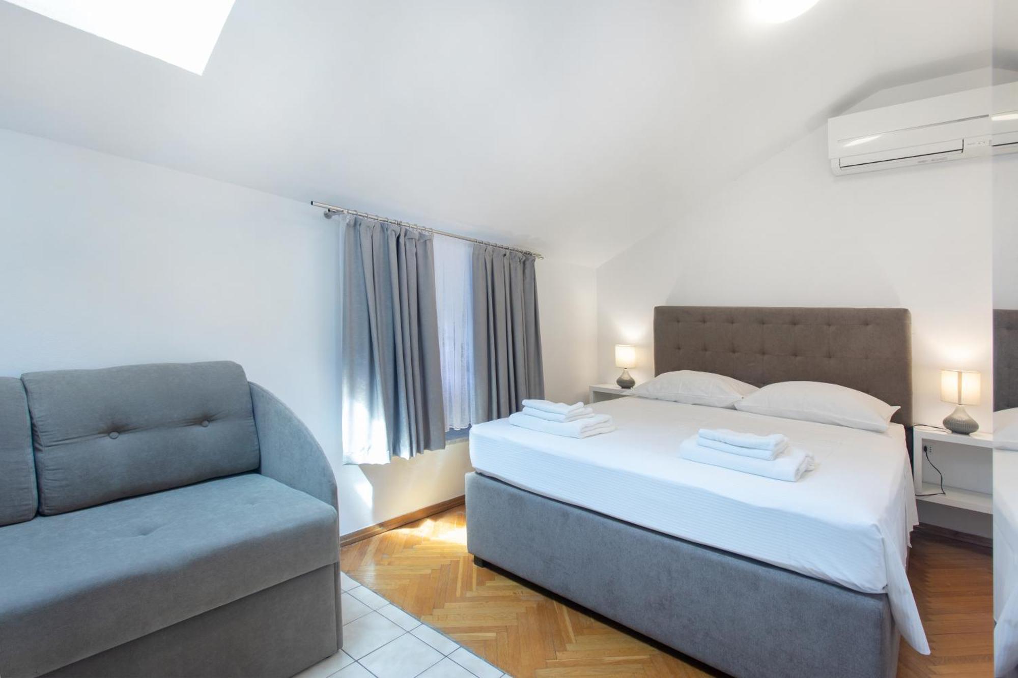 Apartmaji Pri Perotu Ізола Екстер'єр фото